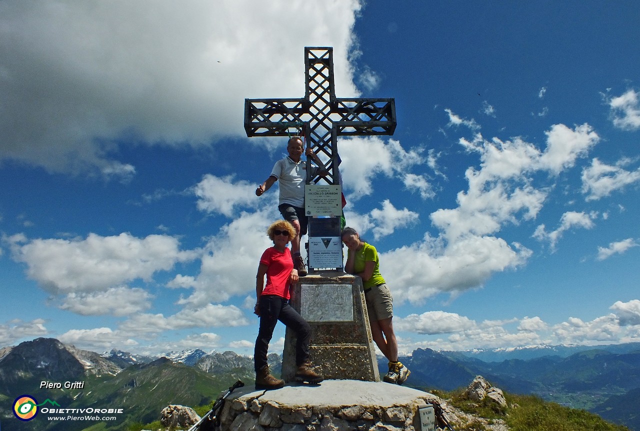 56 Alla croce del Monte Alben.JPG